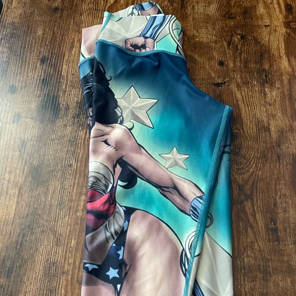 Wonder Woman Workout Leggings - Picture 2 of 4